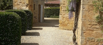 House La Vallée 4 ADULTS with swimming pool 3* France