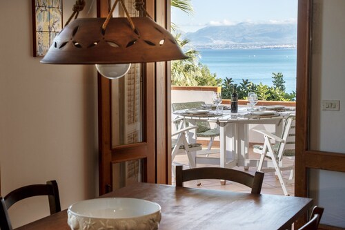 Schöne Villa mit herrlichem Meerblick und direktem Zugang zum Strand