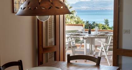 Schöne Villa mit herrlichem Meerblick und direktem Zugang zum Strand