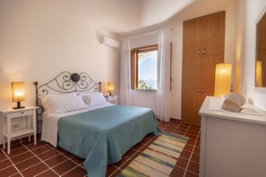 3 bedrooms, iron/ironing board, travel cot, free WiFi