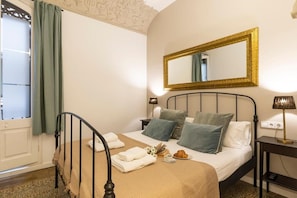 3 Schlafzimmer, Zimmersafe, Schreibtisch, Bügeleisen/Bügelbrett