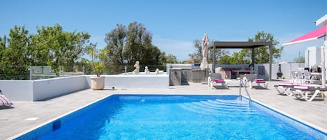 Piscine extérieure, piscine chauffée