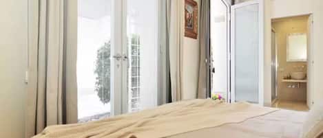 2 habitaciones, tabla de planchar con plancha, wifi y ropa de cama