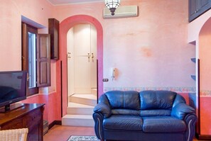 Smart-TV, peis og bøker