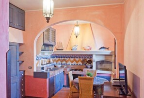 Réfrigérateur, four, plaque de cuisson, cafetière/bouilloire