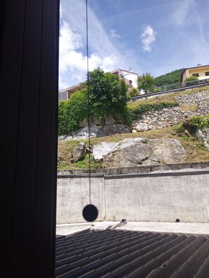 Dubbelrum eller tvÄbÀddsrum - utsikt mot bergen | DuntÀcken, individuell inredning, unika möbler och skrivbord