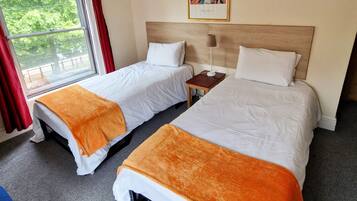 4 bedrooms, desk, iron/ironing board, free WiFi