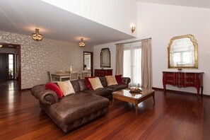 Smart-TV, Bücher, Arbeitsbereiche