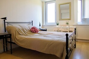 1 間睡房、熨斗/熨衫板、上網、床單