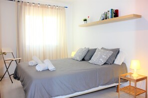 2 slaapkamers, een strijkplank/strijkijzer, wifi, beddengoed