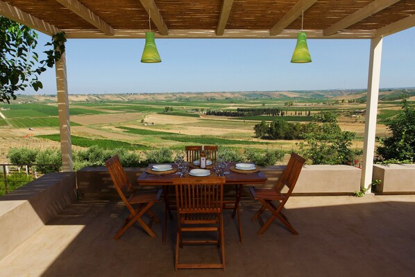 تناول الطعام بالخارج