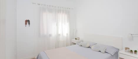 3 bedrooms, in-room safe, iron/ironing board, free WiFi