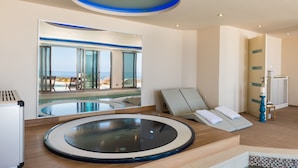 A modern spa area with a hot tub, lounge chairs, and a view of the pool and ocean. - Lux Villa★SPA & Tennis★Jacuzzi & Indoor Pool★BBQ & Gym (Xirokampi)