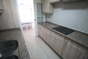 Fridge, microwave, oven, stovetop - Land of the Sea 36 by homeprive (Denia)
