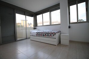 3 bedrooms, iron/ironing board, free WiFi, bed sheets - Land of the Sea 36 by homeprive (Denia)