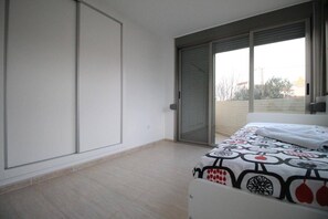 3 bedrooms, iron/ironing board, free WiFi, bed sheets - Land of the Sea 36 by homeprive (Denia)