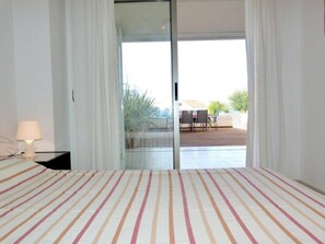 3 bedrooms, iron/ironing board, free WiFi, bed sheets - Land of the Sea 36 by homeprive (Denia)