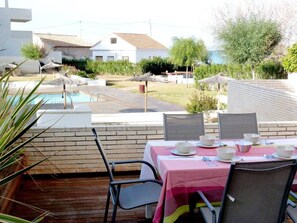 Outdoor dining - Land of the Sea 36 by homeprive (Denia)