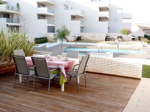 Outdoor dining - Land of the Sea 36 by homeprive (Denia)