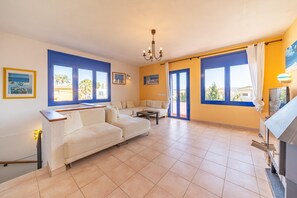 Televisie en een open haard