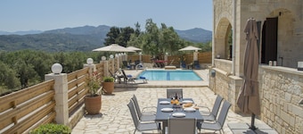 Private pool ★ Stone villa ★ BBQ ★ 3 bedrooms ★ Quiet and Nature
