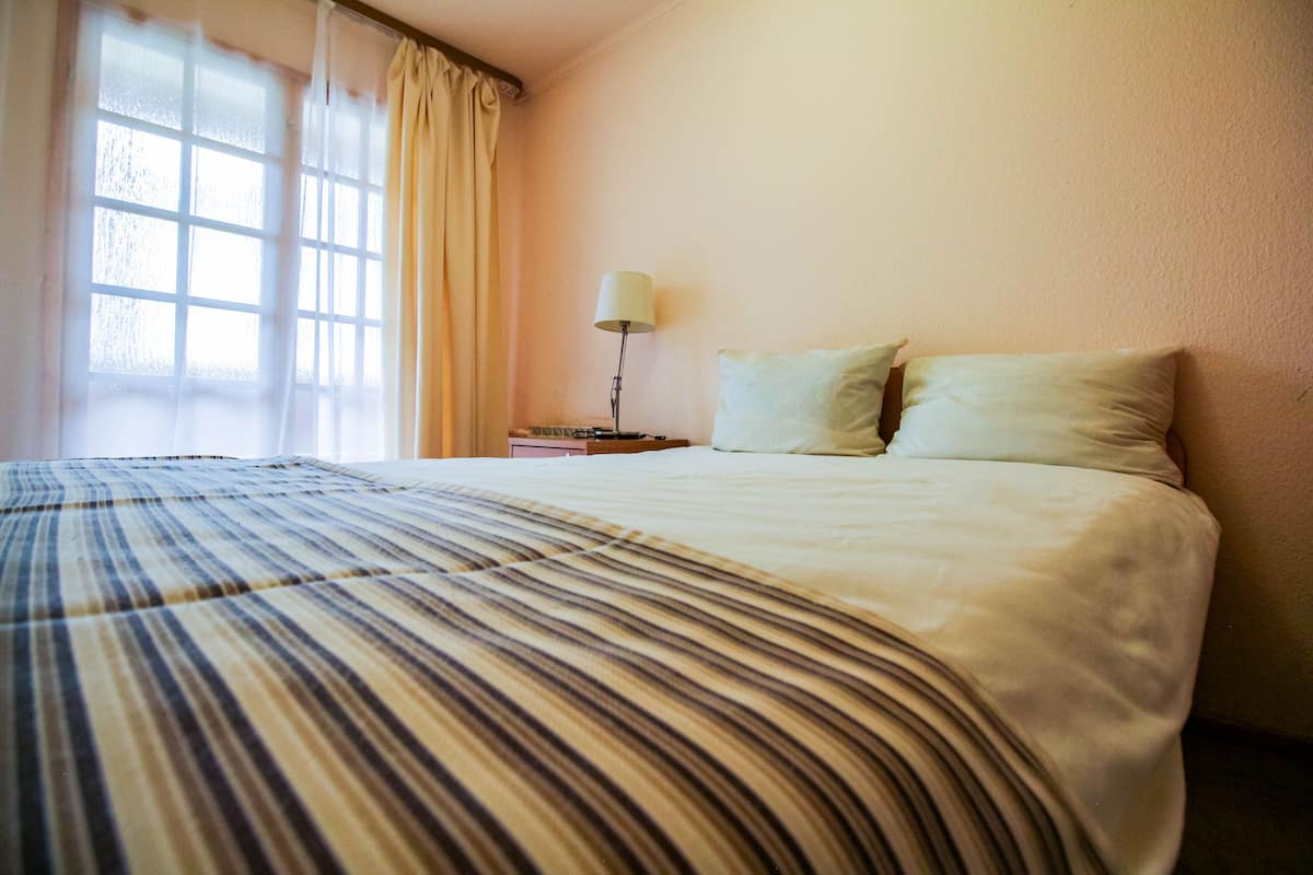 Familien-Vierbettzimmer | Bügeleisen/Bügelbrett, kostenloses WLAN, Bettwäsche