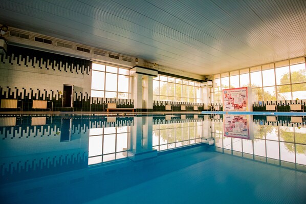 Indoor pool - BaikalSKI Hostel (Baykalsk)