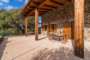 Outdoor dining - CASA PEDRA 1: delightful house in the countryside (Dorgali)