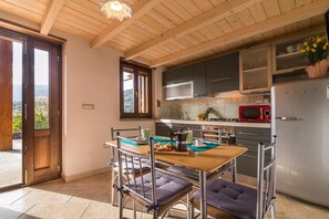 Fridge, microwave, oven, stovetop - CASA PEDRA 1: delightful house in the countryside (Dorgali)