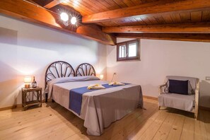 1 bedroom, iron/ironing board, bed sheets - CASA PEDRA 1: delightful house in the countryside (Dorgali)