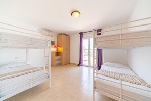 3 chambres, fer et planche à repasser, Wi-Fi gratuit, draps fournis