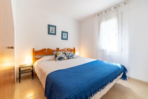 3 slaapkamers, een strijkplank/strijkijzer, gratis wifi, beddengoed