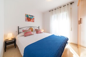 3 bedrooms, iron/ironing board, free WiFi, bed sheets
