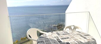 DALLAS 1 C Vacker lÀgenhet framför havet med havsutsikt