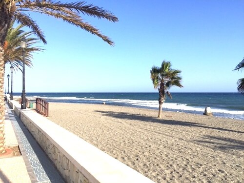 Luxueuse villa de 3 chambres en bord de mer, située à quelques minutes de toutes les commodités  