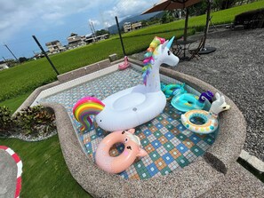 Kolam renang outdoor