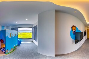 ファミリー 4 人部屋 ガーデンビュー | ミニバー、デスク、遮光カーテン、防音設備