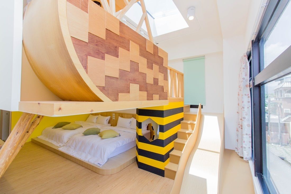 Minibar, escritorio, cortinas blackout y sistema de insonorización 