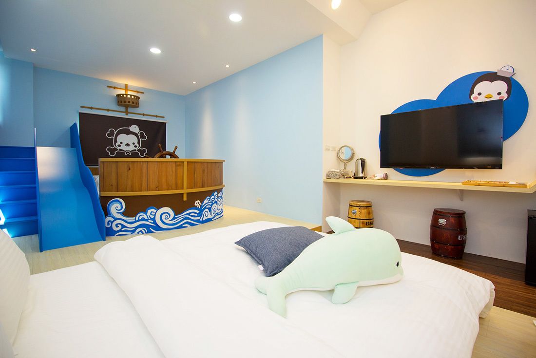 Family Room, Bathtub | Minibar, desk, blackout drapes, soundproofing