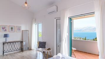 4 bedrooms, desk, iron/ironing board, free WiFi