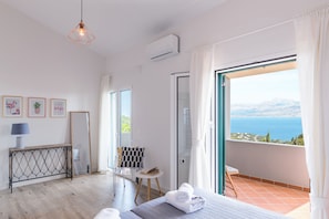 4 bedrooms, desk, iron/ironing board, free WiFi