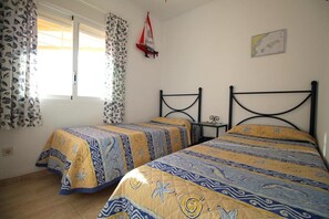 2 makuuhuonetta, silitysrauta/-lauta, Wi-Fi, vuodevaatteet