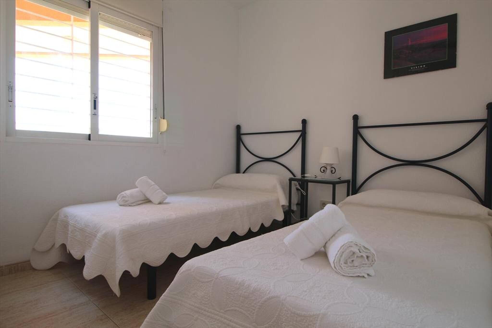 2 bedrooms, iron/ironing board, free WiFi, bed sheets