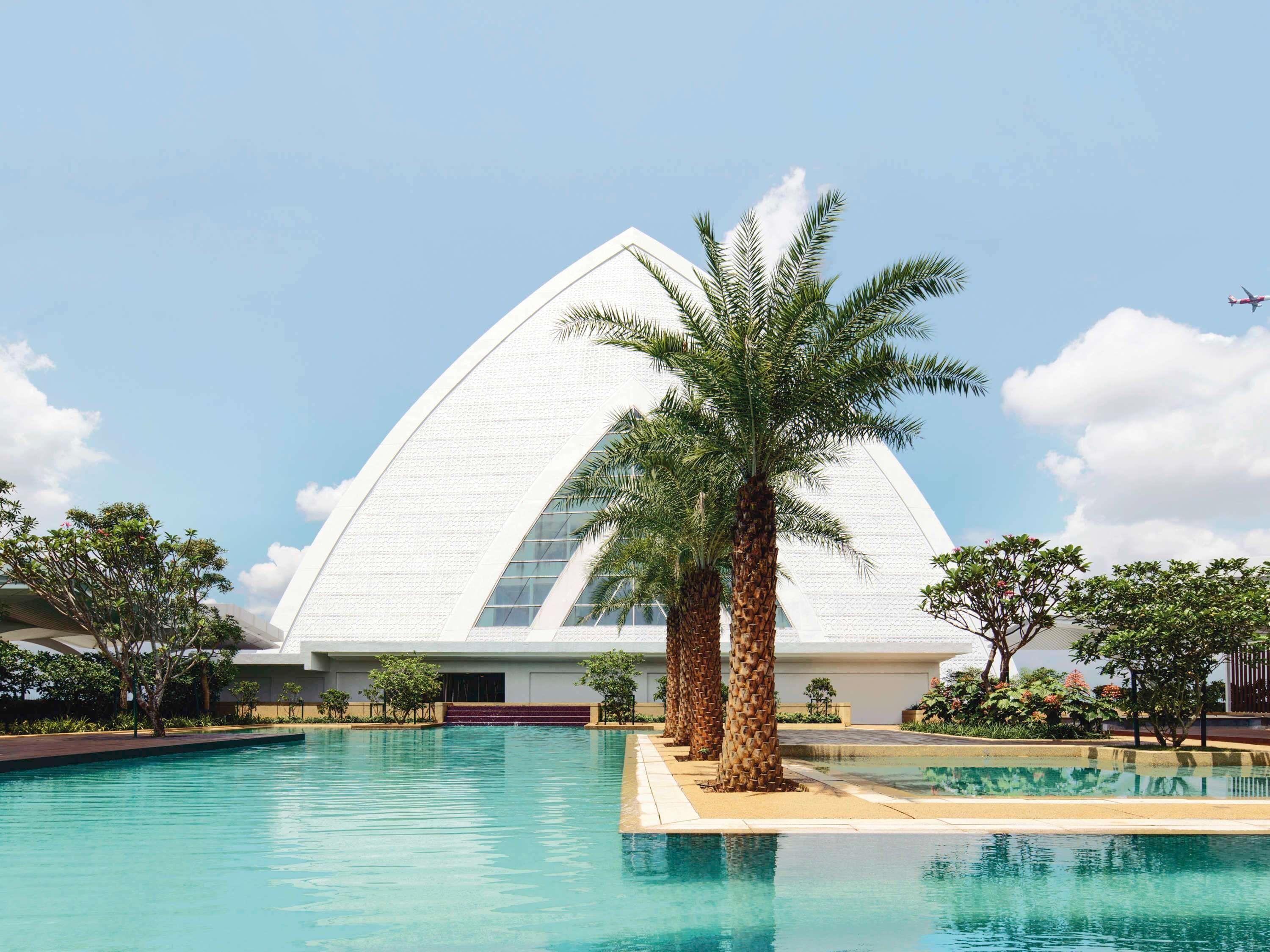 2 outdoor pools