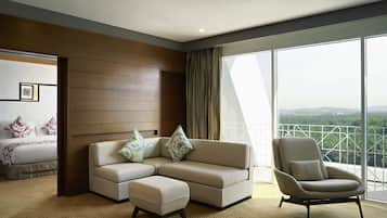 1 bedroom, hypo-allergenic bedding, minibar, in-room safe