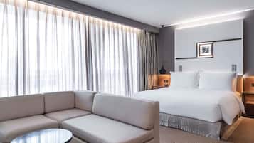 Hypo-allergenic bedding, minibar, in-room safe, desk