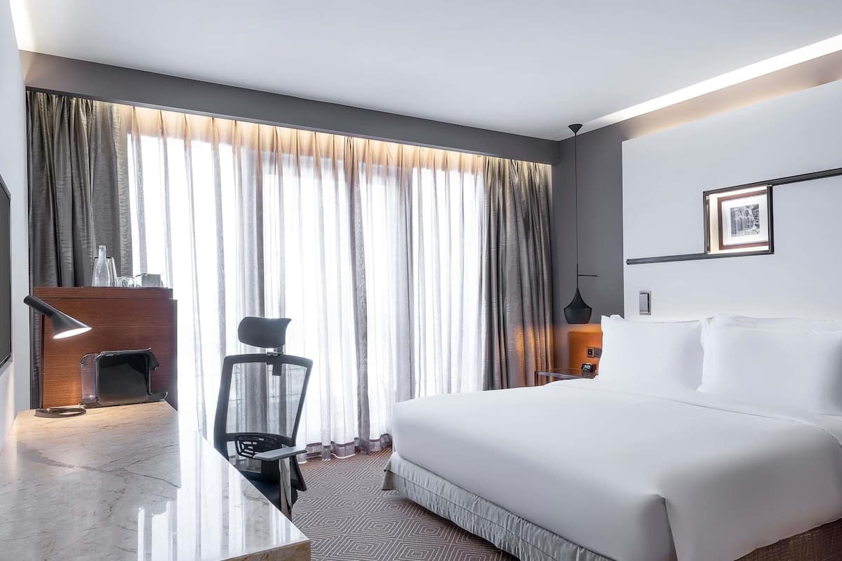 1 bedroom, hypo-allergenic bedding, minibar, in-room safe