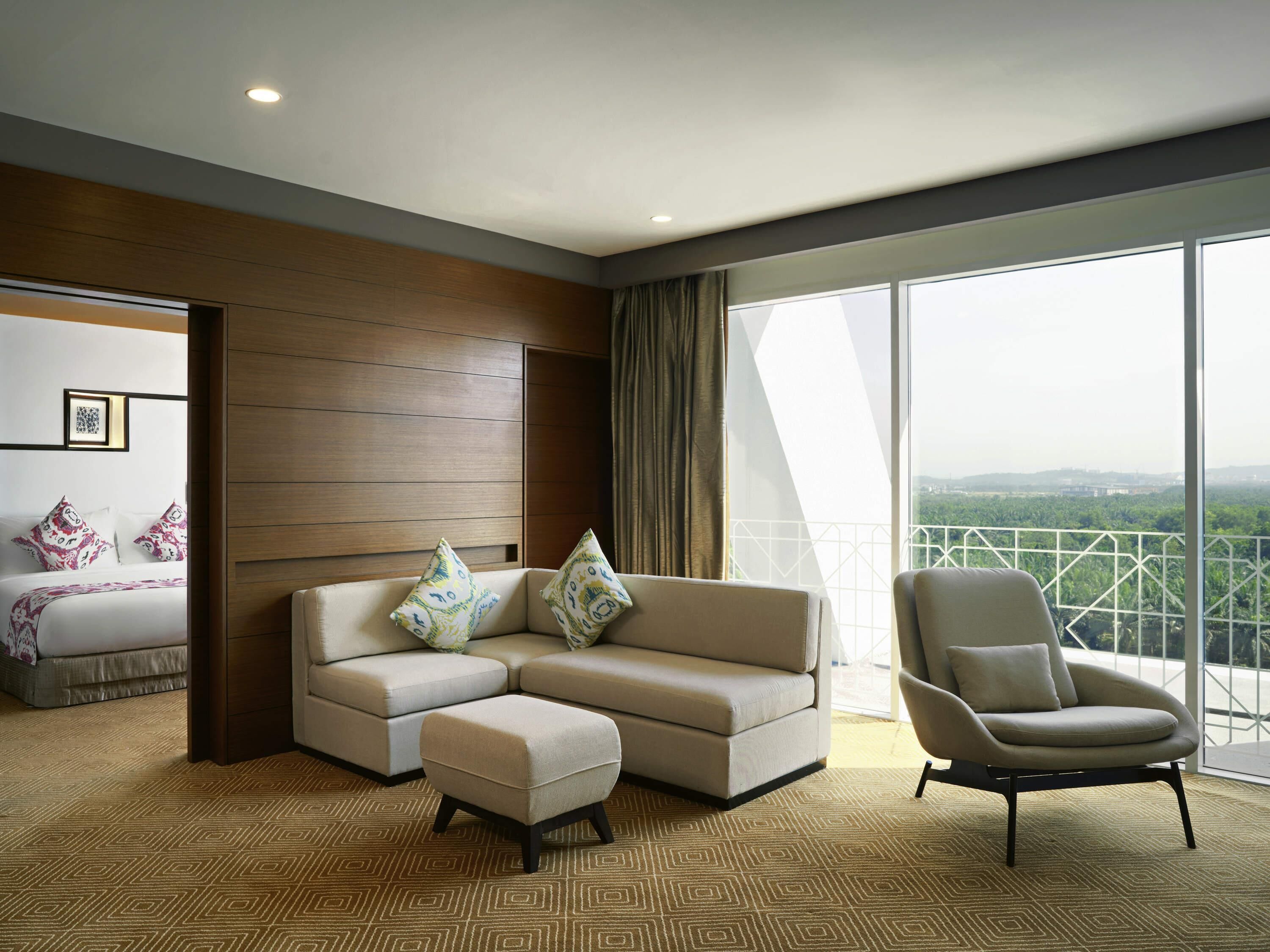 Executive suite, 1 kingsize bed | Hypoallergeen beddengoed, een minibar, een kluis op de kamer, een bureau
