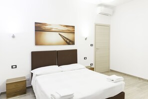 2 bedrooms, in-room safe, desk, iron/ironing board