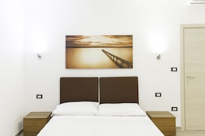 2 chambres, coffres-forts dans les chambres, bureau